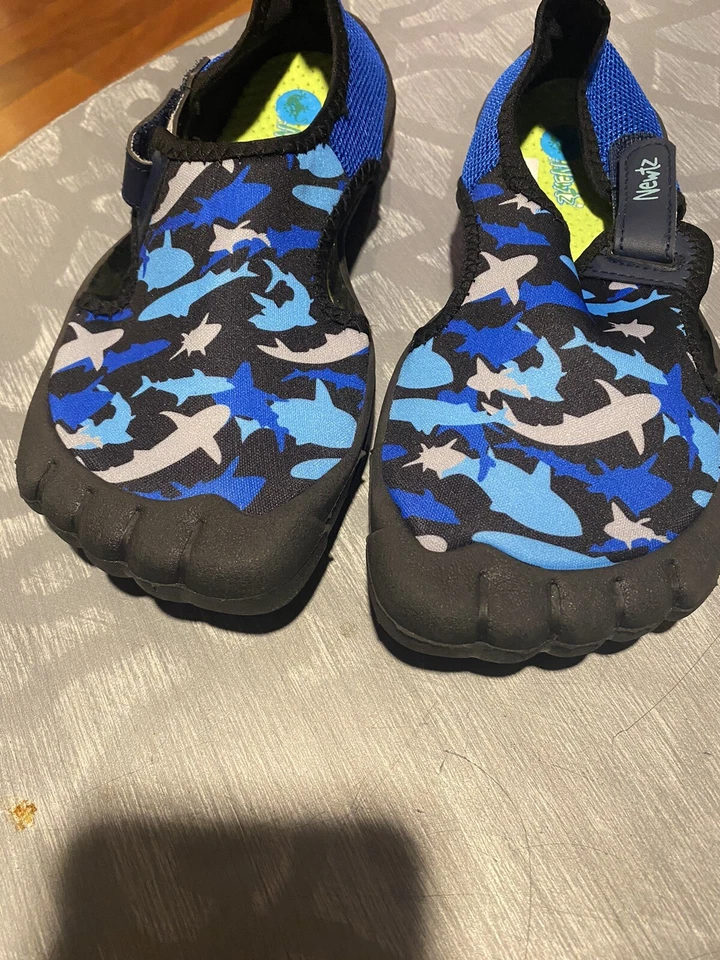 Newtz Boys Blue Green Sharks Water Shoes Aqua Socks Size 2/3 - Image 4 of 4
