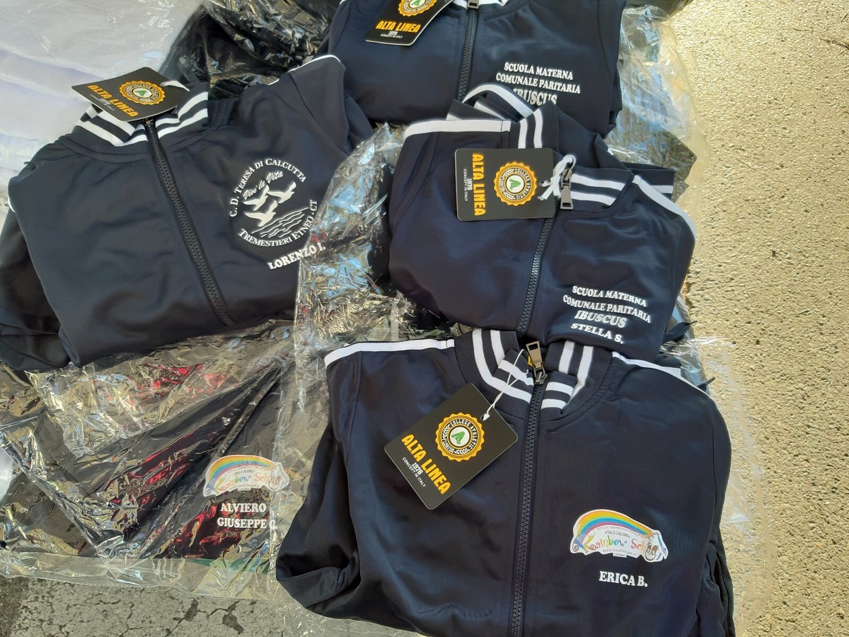 Una Classica Tuta In Lattice A Piedi Aperti - Foto 6