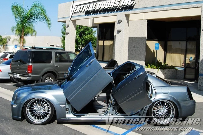 PORTAS LAMBO PORTA TRASEIRA CHRYSLER 300 2004-2010 Por Portas Verticais INC - Imagem 3 de 4