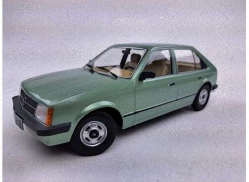 Opel Kadett D 5-door 1/18 de Triple9, un chef-d'œuvre de collection vintage en métal