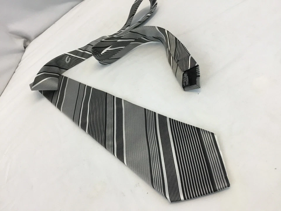 Галстук Armani черный серый в полоску 3,75 дюйма 58 дюймов длинный сделано в Италии б/у в отличном состоянии шелк YGI - Изображение 2 из 4