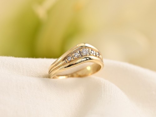 SHAPED 18ct Gold Vintage Diamond Ring 0.07cts size I 1/2 - Picture 2 of 3