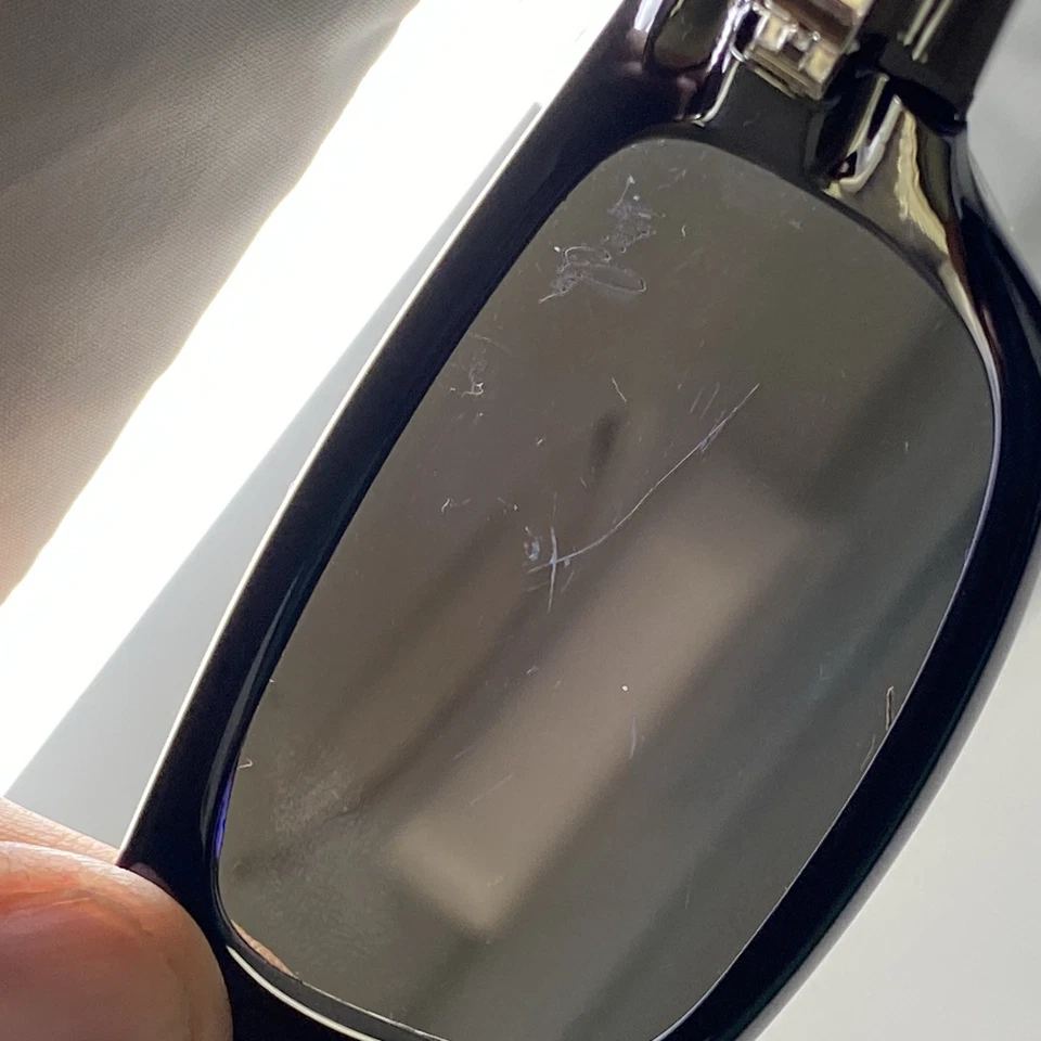 MAUI JIM STINGRAY MJ-103-02 PRETO BRILHANTE COM LENTE POLARIZADA ESPELHO AZUL HV03 - Imagem 4 de 4