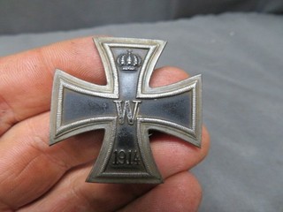 WWI IMPERIAL GERMAN IRON CROSS 1ST CLASS UNUSUAL ENGRAVING DATED 1914