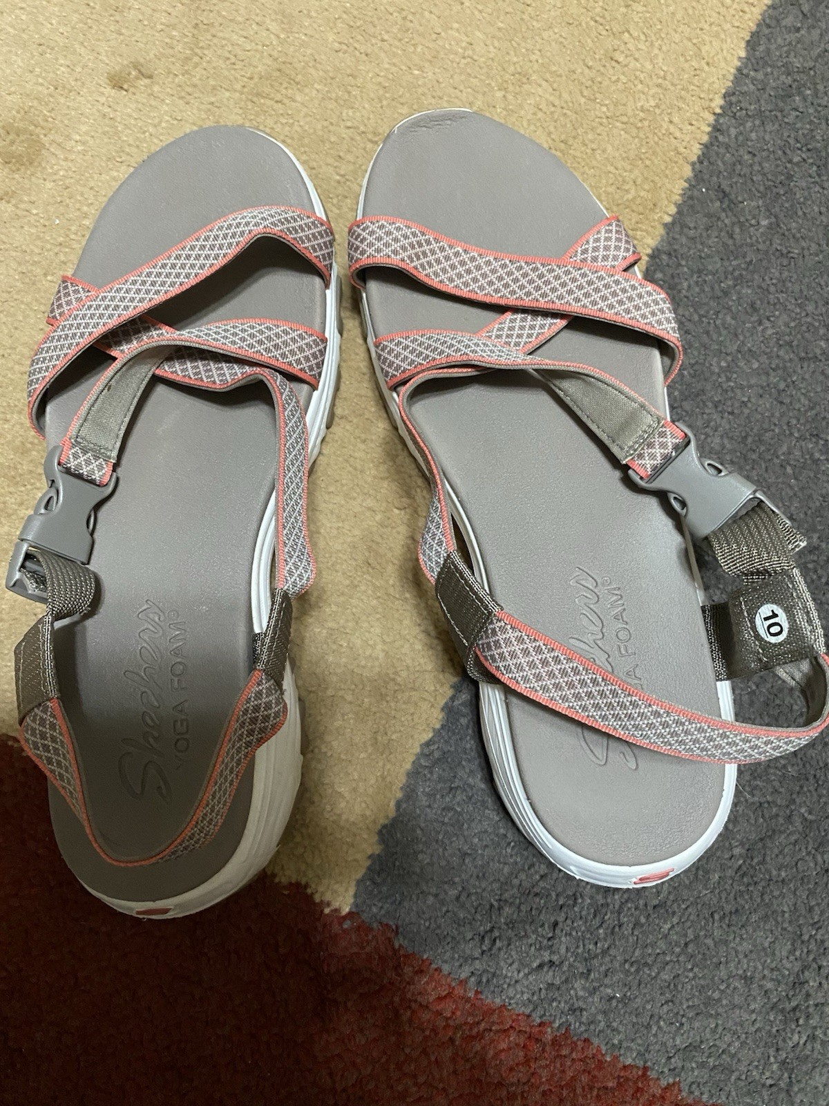 APL Sandali con plateau Skechers scarpe in schiuma da yoga taglia 10