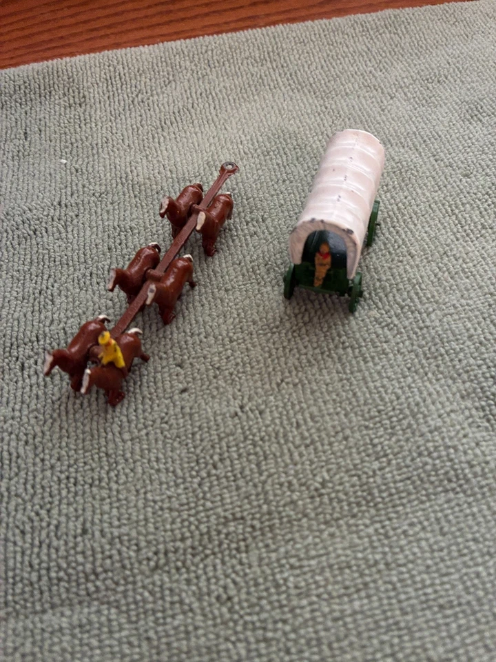 VINTAGE LESNEY COVERED WAGON WITH 6 HORSES & RIDERS (RARE) 1955 - Image 4 of 4