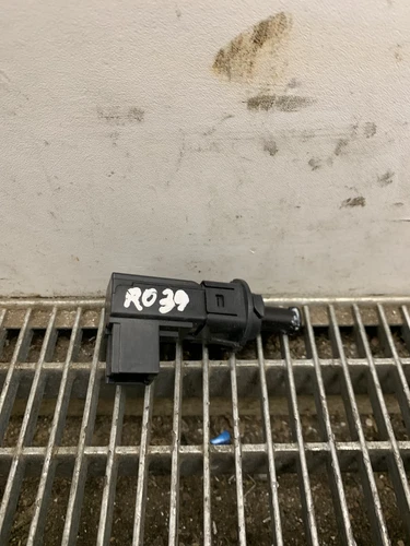 Brake pedal sensor switch