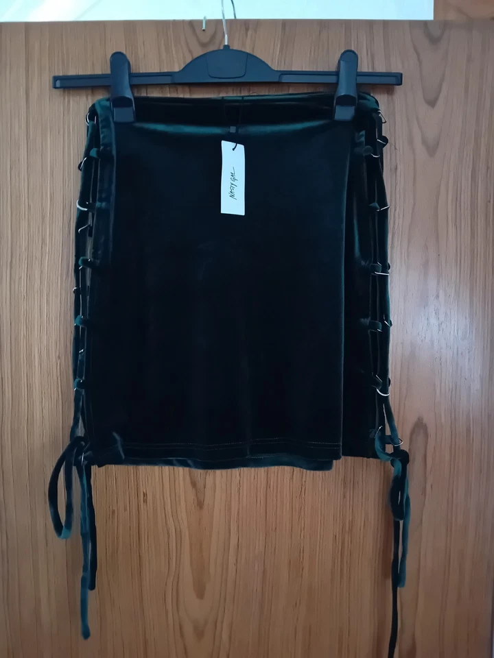 NASTY GAL LADIES BEAUTIFUL LACE UP VELVETBODYCON MINI SKIRT GREEN SIZE 14 BNWT - Image 2 of 4