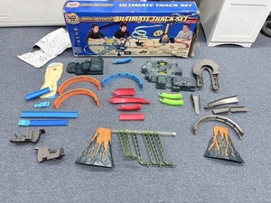 2003 Hot Wheels Highway 35 World Race Ultimate Track Set *INCOMPLETE FOR PARTS*