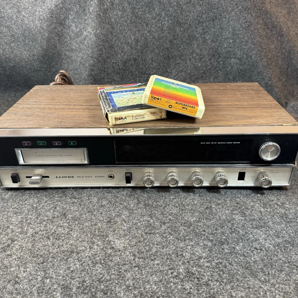 Lecteur 8 Pistes AM/FM Vintage Lloyd's V-150 - Non Testé - Pour Pièces Ou Restauration