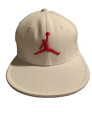 FENDI Logo Embroidered Curved Peak Cap baseball Hat Size M  display picture 3