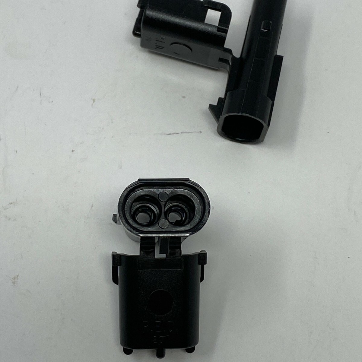 Gillig 51-16873-008 2 Way Packard Shroud Connector (82-15055-003