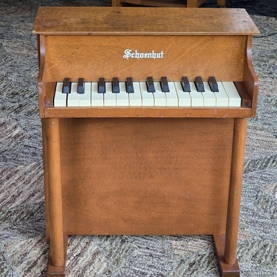 Vtg 1960s-70s Schoenhut Wood Toy Piano 25 Key Upright Keyboard