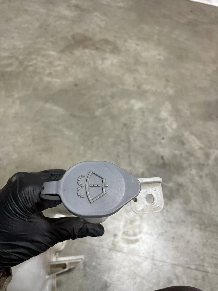 Оригинальный резервуар бак омывателя ветрового стекла 2009-2013 Nissan 370z 28910-1ea0a - Изображение 4 из 4