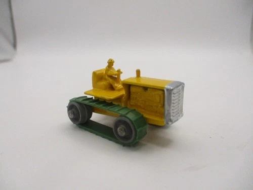 MATCHBOX LESNEY No. 8A-V3 CATERPILLAR TRACTOR ORIGINAL  W/NEW GREEN TREADS NM!