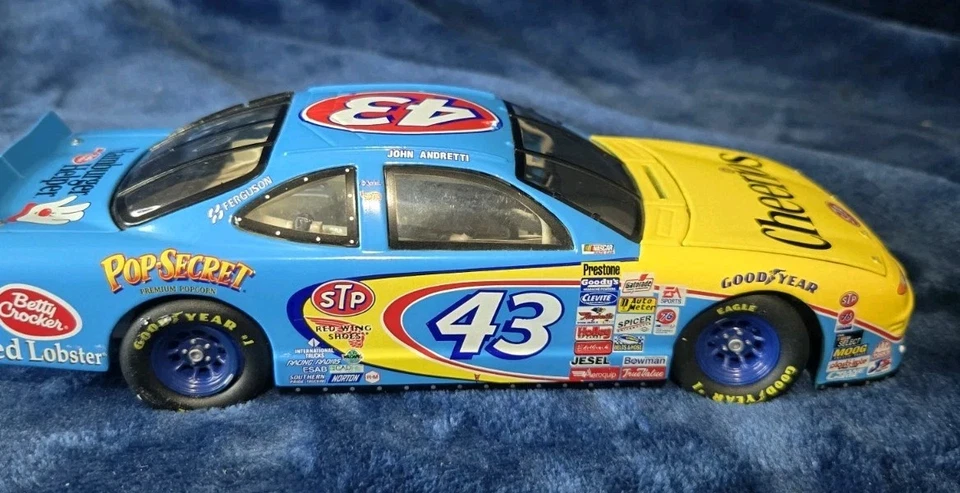 Hotwheels Racing #43 JOHN ANDRETTI Cheerios NASCAR 1/24 Diecast  - Imagem 3 de 4