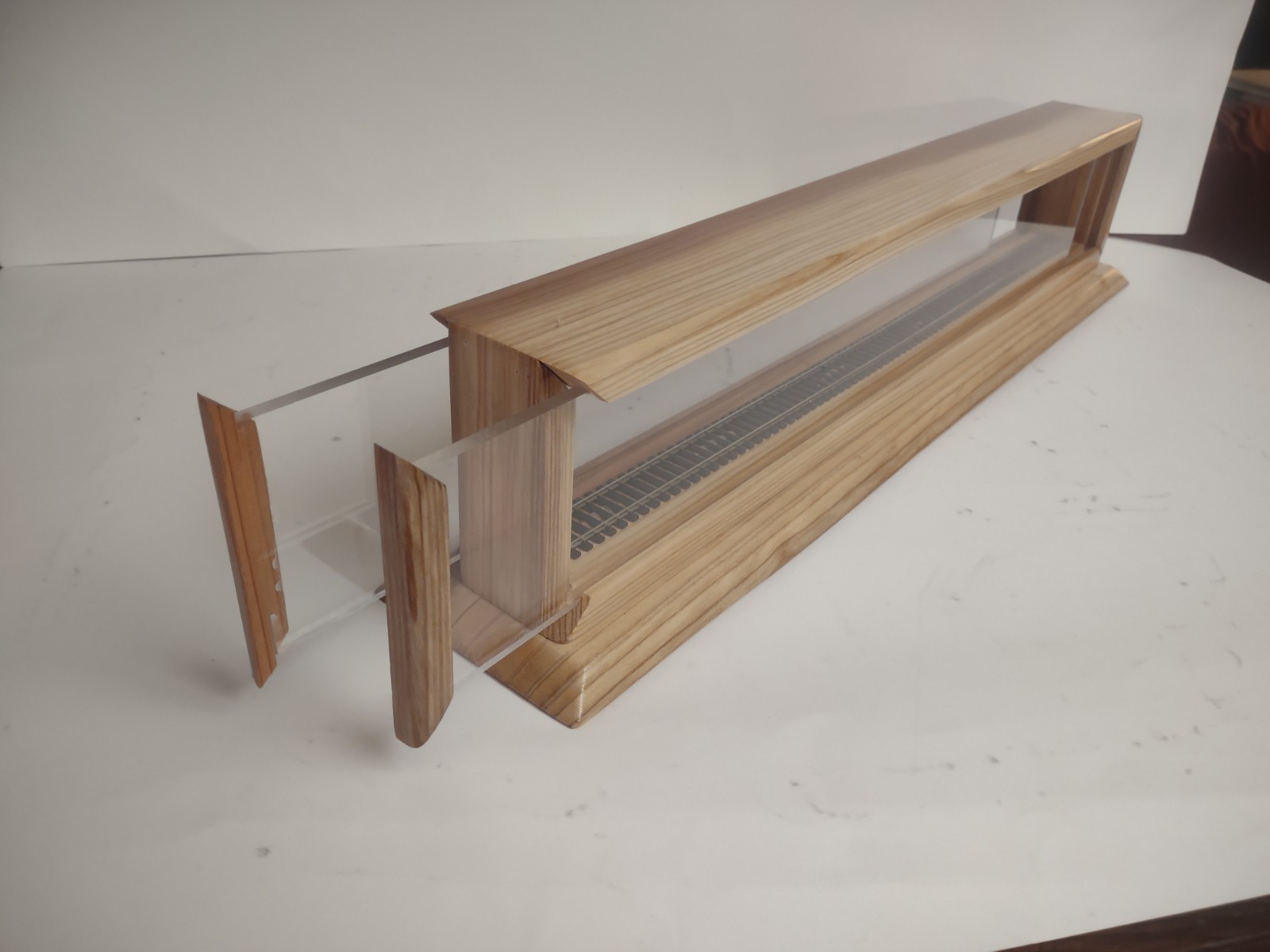 Model Trains Display Case HO Scale. Two Tone Red Wood.