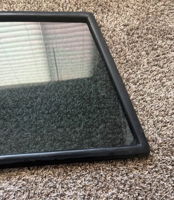 吉普切诺基 XJ 后四分之一窗玻璃 4DR 带密封 — 第 4/4 张图片