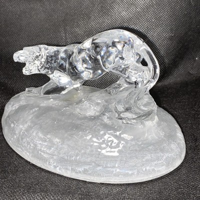 Cristal d' Arques Glass Crouching Tiger Frosted Base Figurine Read