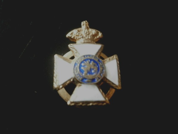 INSIGNIA PARA OJAL DE CHAQUETA. ÉPOCA DE FRANCO.
