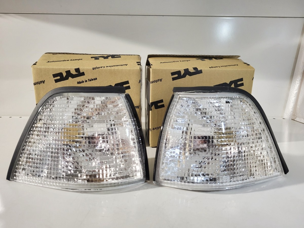 BMW E36 Front Left/Right Turn Signal Light Assembly 82199403095