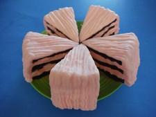 5 REALISTIC CHOCOLATE CAKE SLICES w/STRAWBERRY ICING PLAY FOOD SET FREE SHIP