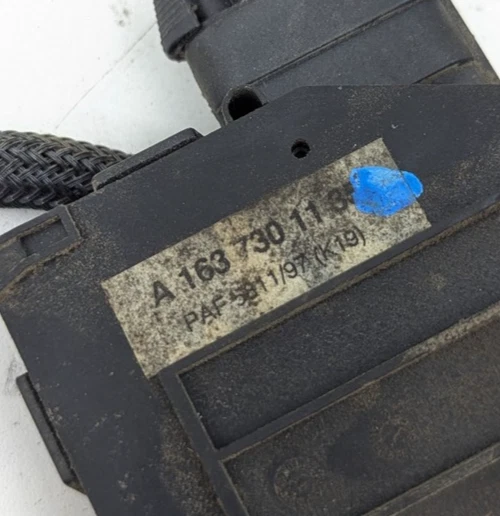 Actuador de pestillo de cerradura de puerta trasera izquierda OEM 1998-2005 Mercedes W163 ML320 ML55 Foto 2 de 4