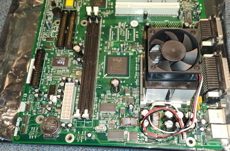 Placa madre HP Cognac Socket 370 de colección con CPU Celeron y disipador térmico/ventilador Foto 4 de 4