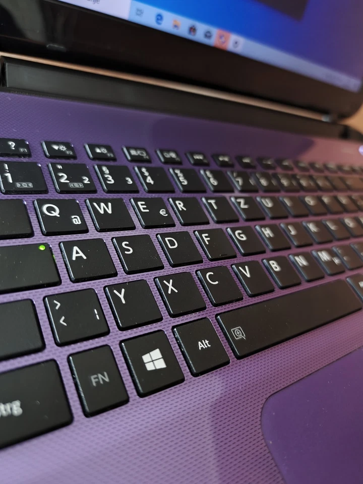 Laptop Toshiba Satellite /Scullcandy 8gbRam 1Tb 4Kerne 1.8GhZ - Bild 3 von 4