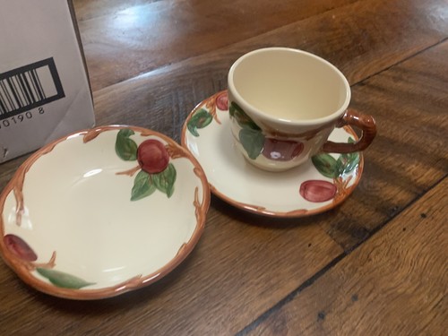 25 PC Set Vintage Franciscan Apple TEA DEMITASSE CUP SAUCERS SMALL BOWLS USA - Picture 5 of 5