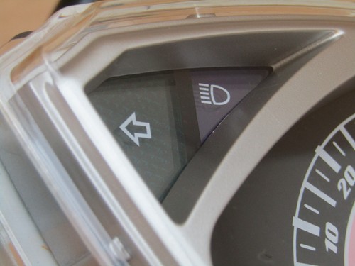 MGB R8 125 E5 2023 3,369 miles instrument clocks speedometer (14762) - Picture 13 of 14