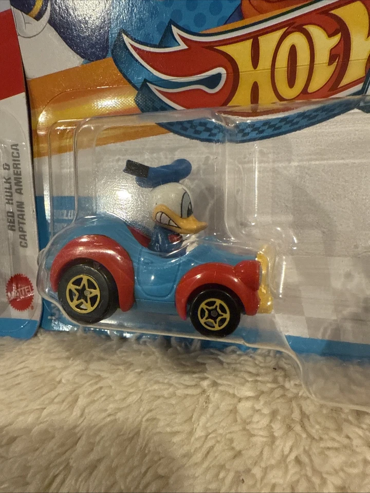 Hot Wheels Racer Verse Red Hulk & Captain America + Donald Duck And Goofy NIB - Image 4 of 4