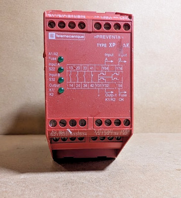 Telemecanique / Schneider Electric XPSAK311144 Safety Relay XPS-AK, 24VAC/DC