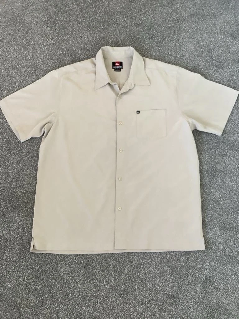 Quiksilver Mens Shirt Size XL Beige Short Sleeve Button Up Lovely Silky Material