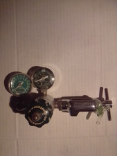 Hudson Medical Oxygen Therapy Dual Gauge Yoke Regulator 0-15 LPM CGA 870 Clean