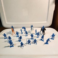 Lot of 20 Blue Plastic American Revolutionary Colonial Figures Horses READ