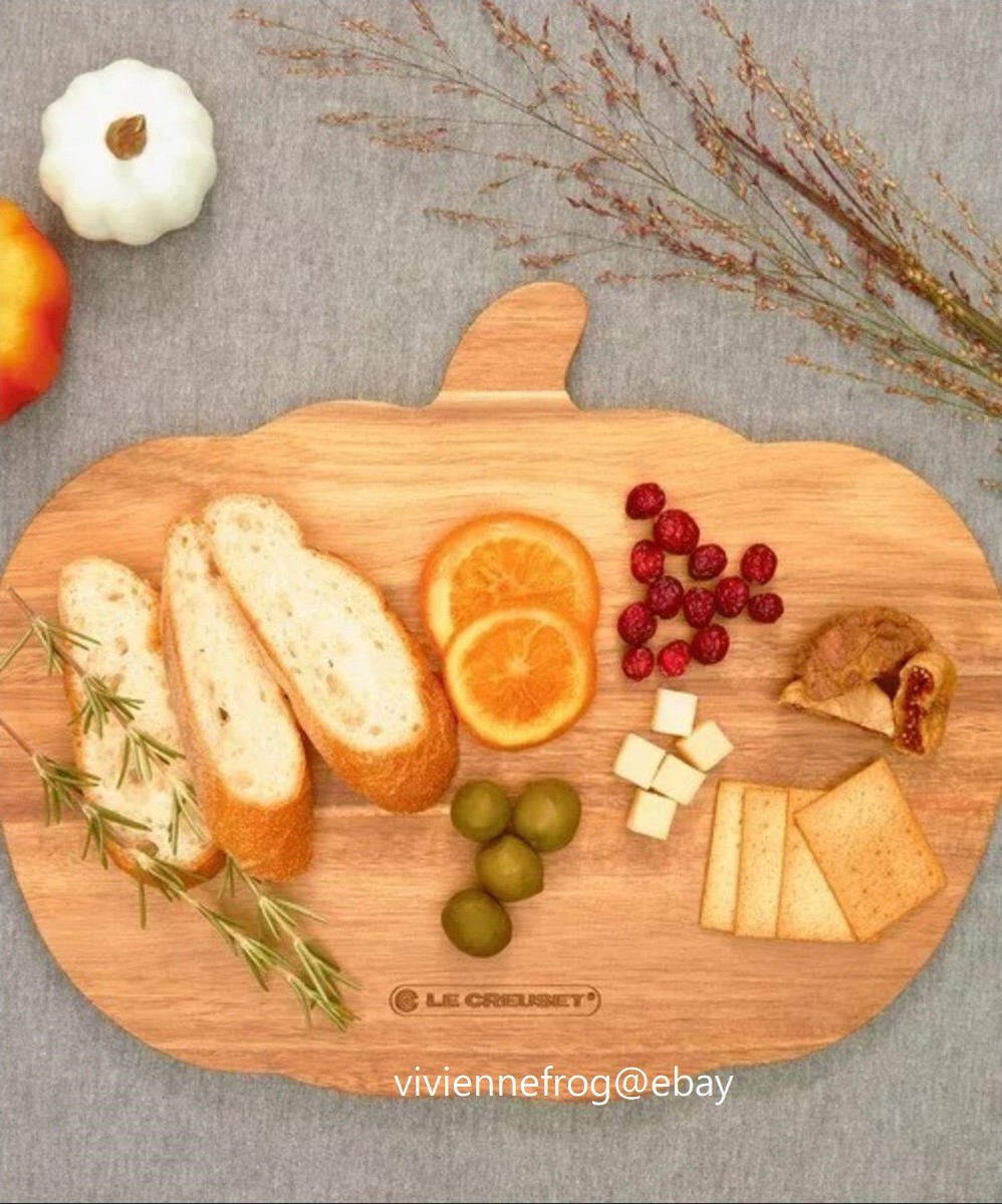 LE CREUSET ACACIA WOODEN PUMPKIN TRAY SERVING CUTTING BOARD