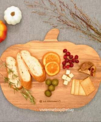 LE CREUSET ACACIA WOODEN PUMPKIN TRAY SERVING CUTTING BOARD
