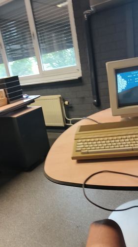 Atari 1040 ST with built in Gotek, original box, Atari mouse + Arcade joystick - Video 1 van 1