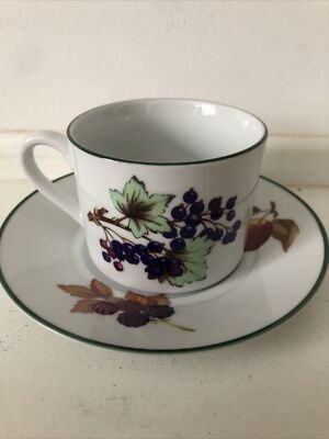 Royal Worcester Evesham Vale grüner Rand Tasse und Untertasse