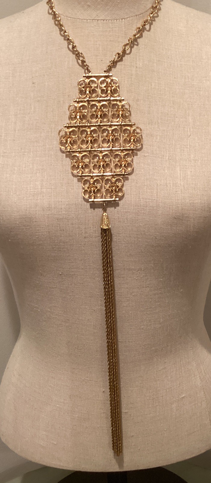 Vintage Unsigned Gold Tone Statement Necklace Tas… - image 2