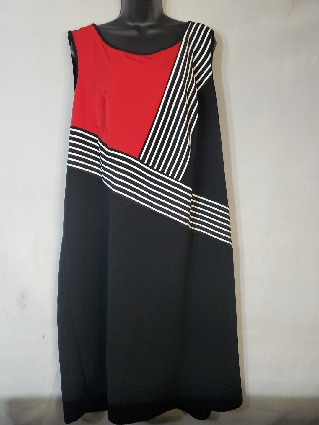Maya Brooke Women's Size 24W Black and Red Shift Career Dress Sleeveless