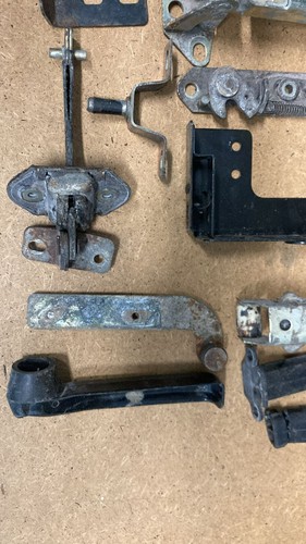 Mk3 Mk4 TRANSIT REAR DOOR LATCHES / HINGES & FIXINGS (DP1) - Picture 4 of 5