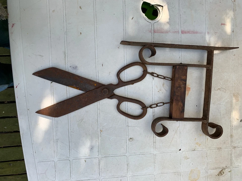 ANCIENNE ENSEIGNE DE DRAPIER EN FER ET BOIS - Photo 2/4