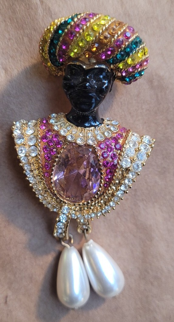 RARE! BUTLER WILSON BLACKAMOOR MAHARAJ BROOCH CHANTONS, PEARLS CAB  ACCENTS