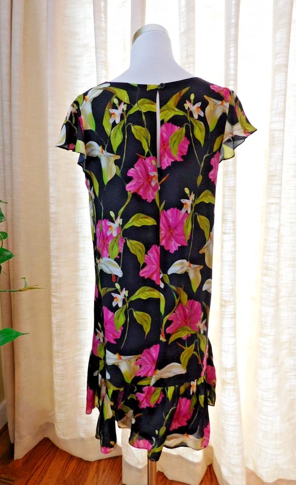 Vestido Milly Talla M Negro Rosa Verde Lirio Estampado Floral Manga Gorra Cambio Volantes Dobladillo Foto 3 de 4