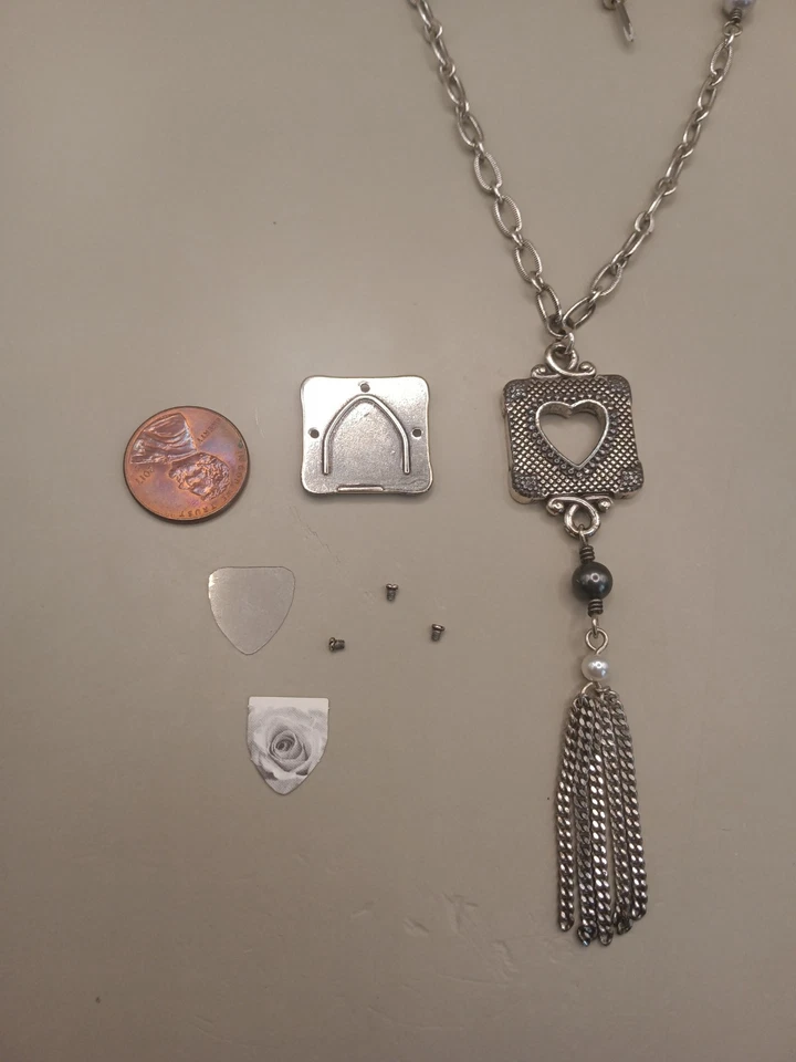 Collar de eslabones de cadena colgante medallón atornillado enchapado en plata Brighton 24,8" Foto 2 de 4