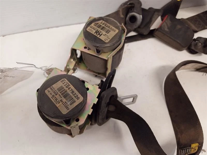 Par de retractores de cinturón de seguridad delantero izquierdo derecho de 2004 Pontiac GTO 3432916 Foto 3 de 4