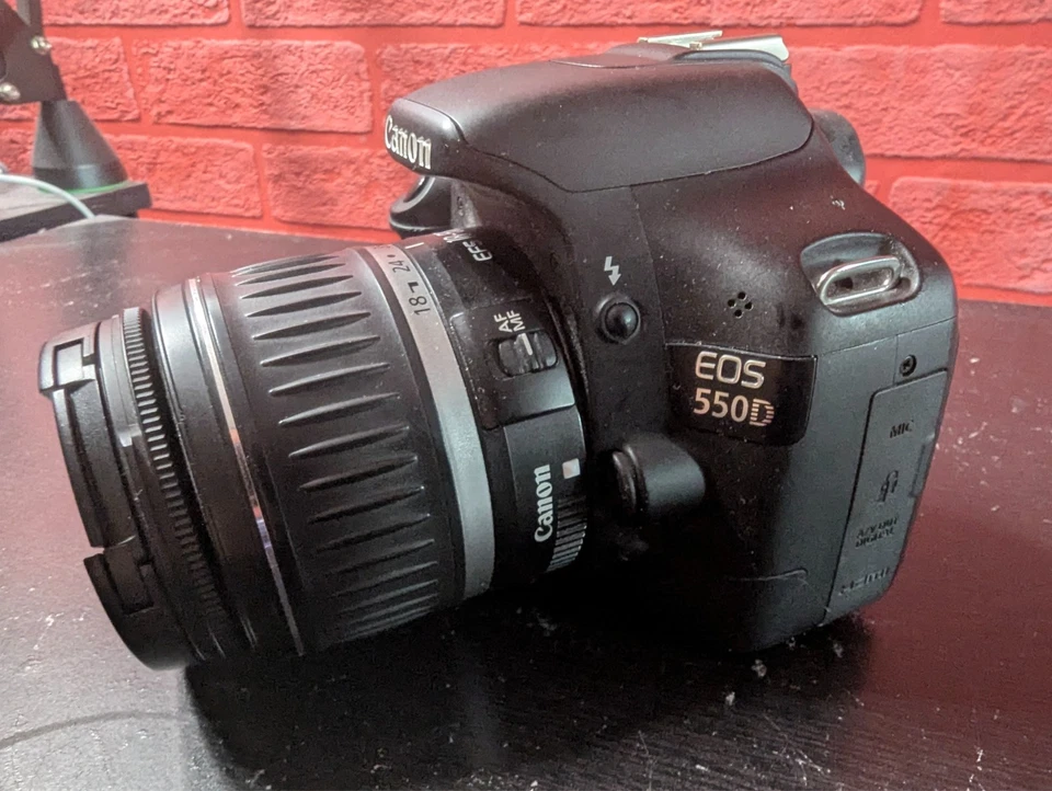 Lente Canon EOS 550D DSLR para cámara 18-55 mm - Kit completo de transmisión Foto 2 de 4