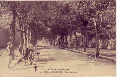 CPA 35 ILLE-et-Vilaine DOL-DE - BRETAGNE Les Boulvards Ouvriers au travail 1915